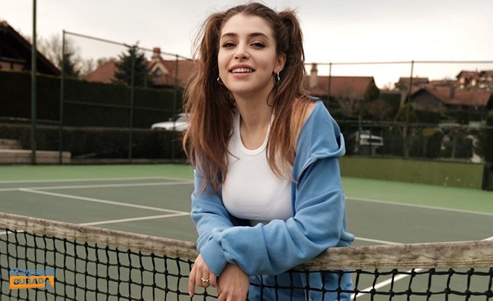 Gamze Erçel Göğüs Dekoltesini Abarttı! Bakan Bir Daha Baktı..