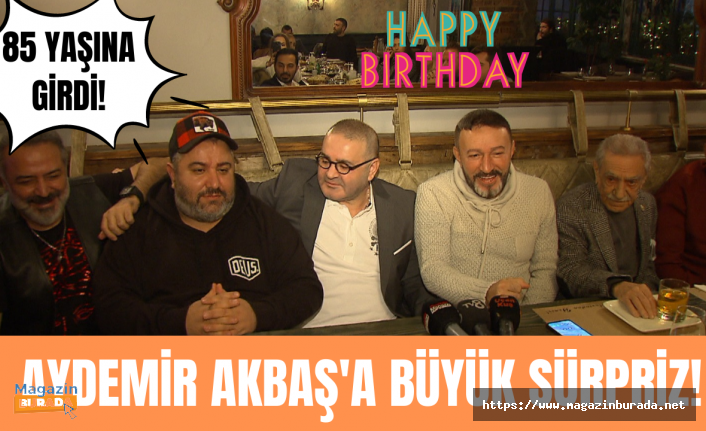 Şafak Sezer ve Mustafa Topaloğlu’ndan Aydemir Akbaş’a sürpriz! Usta oyunca 85 yaşına bastı!