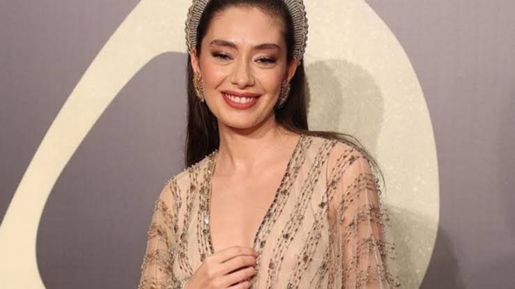 Anne olmasına sayılı günler kalan Neslihan Atagül’den yeni pozlar!