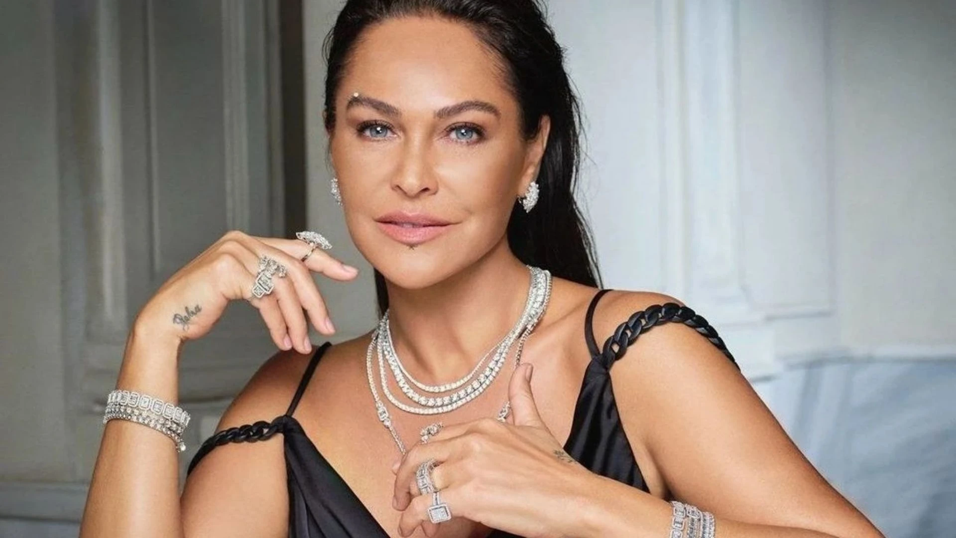 Hülya Avşar hukuk savaşını kazandı!
