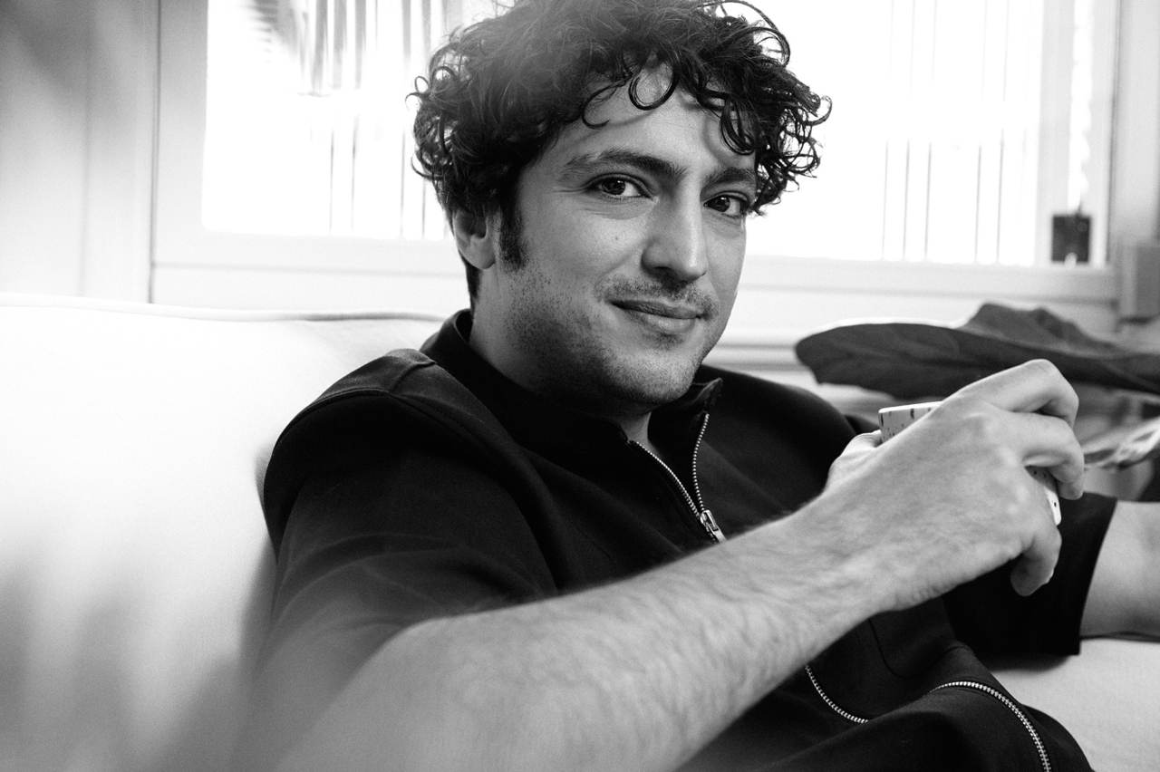 Taner Ölmez’den muhabirlere: ”Sizi görünce görünmez oluyorum”