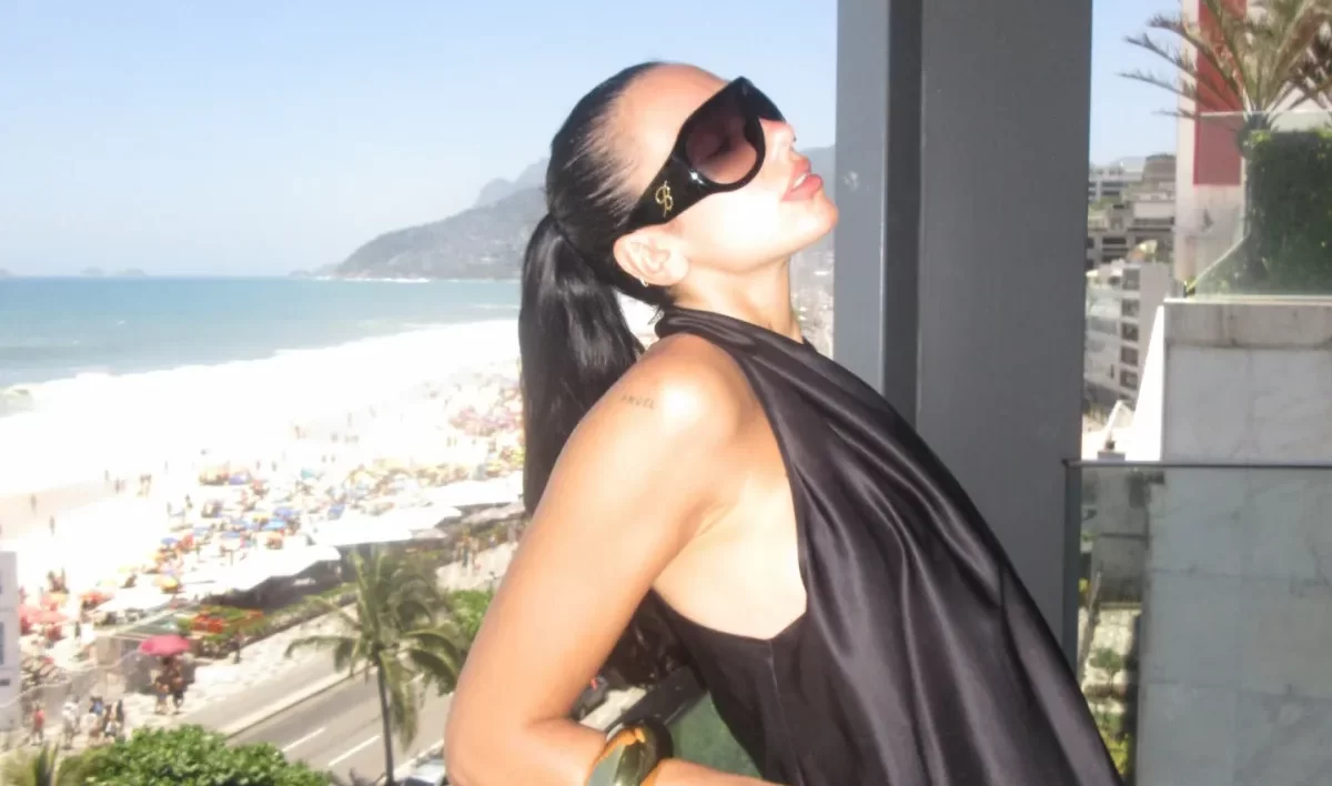 Dua Lipa’dan göz alıcı pozlar!