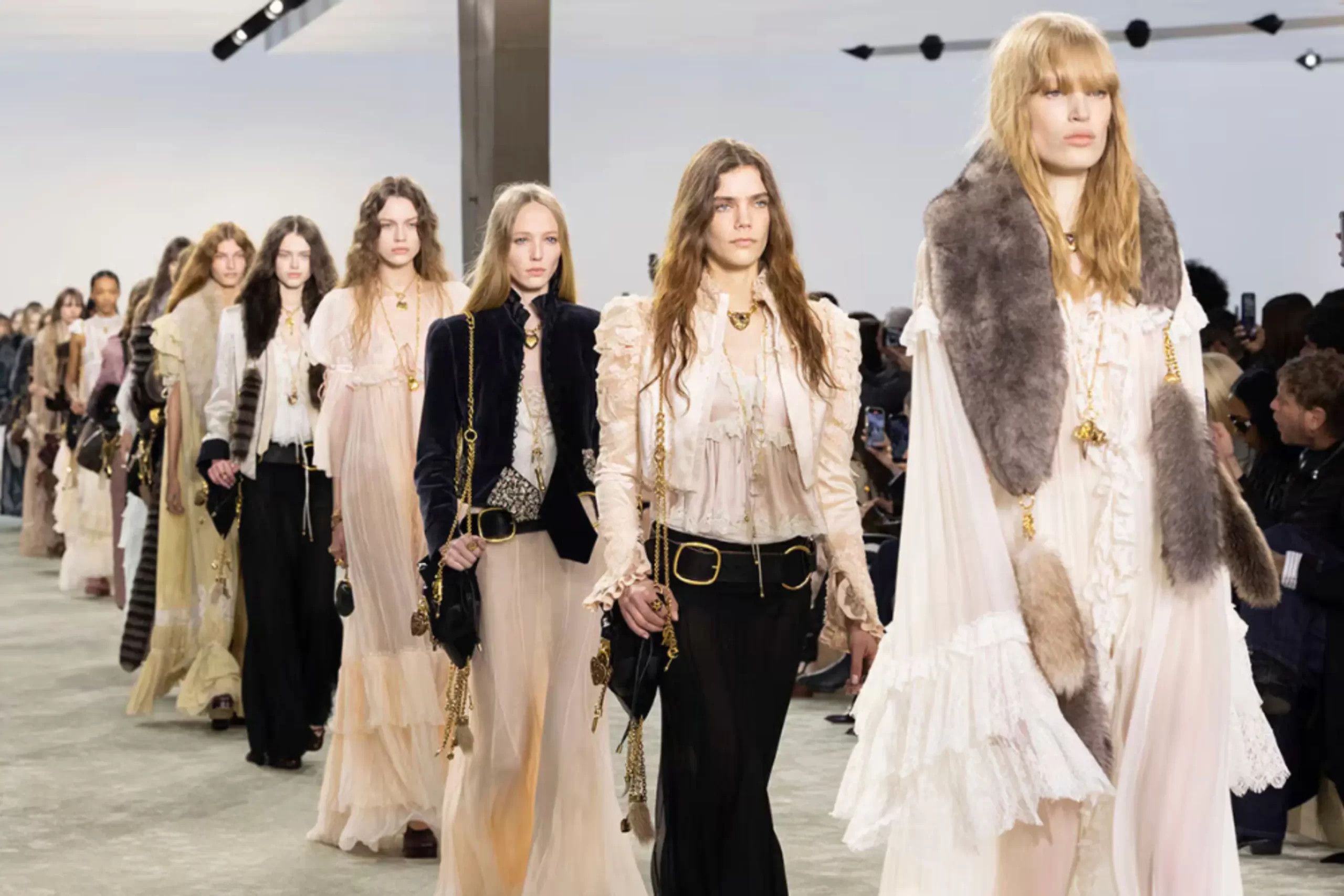 2025-2026 Sonbahar-Kış moda trendleri! 80’ler ruhu geri döndü!