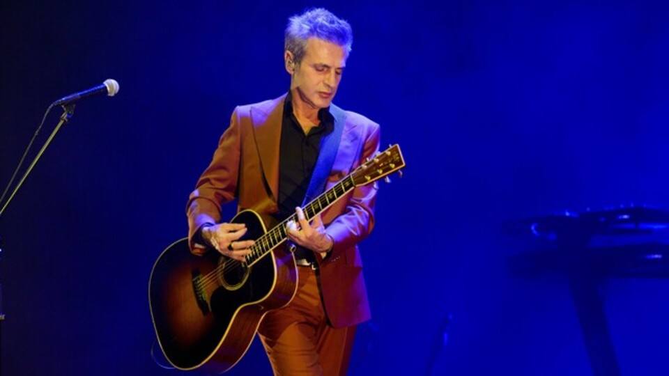 Teoman kutsallık sorularını tiye aldı: ”Altı üstü şarkıcıyız”