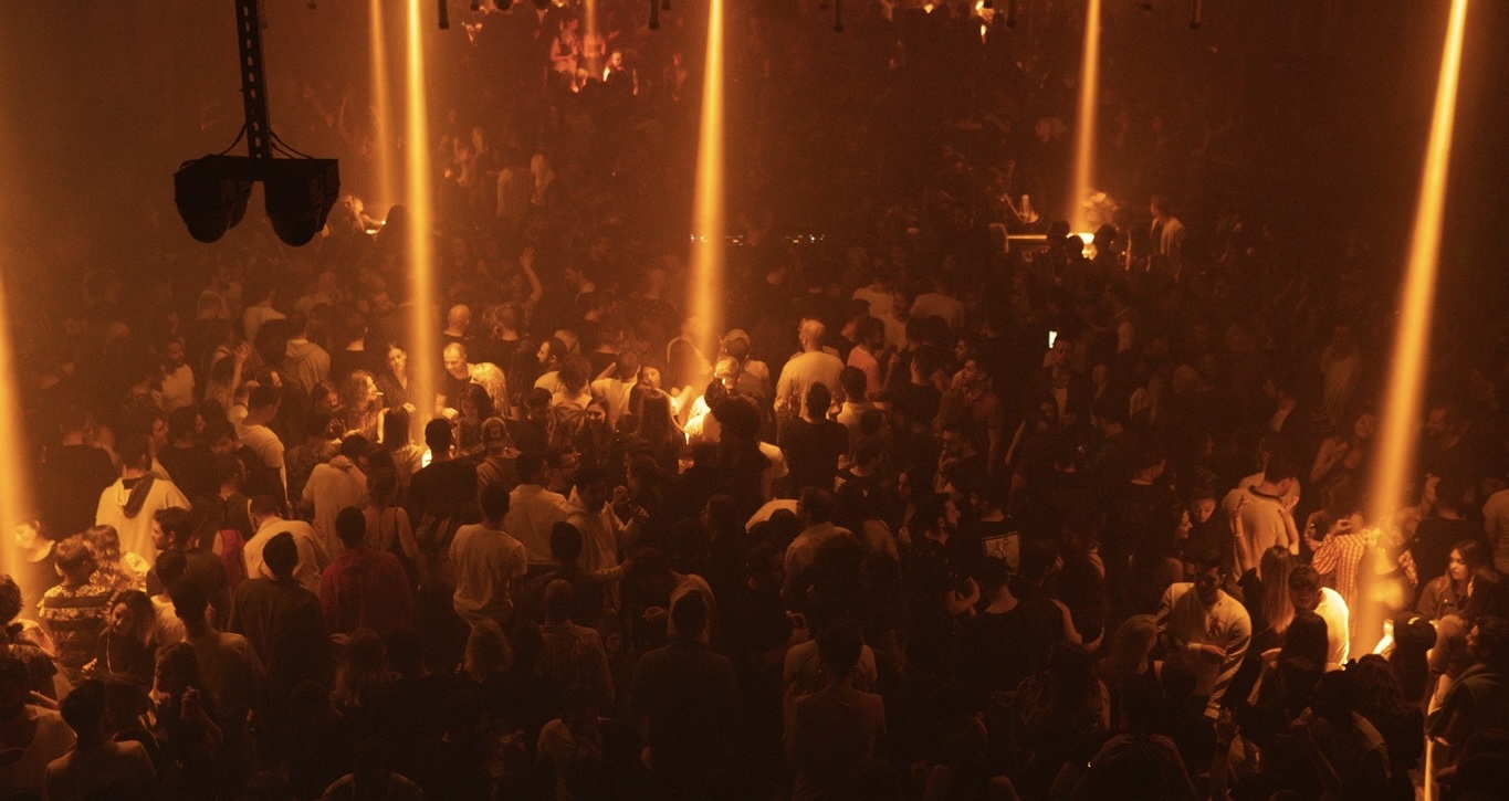 İstanbul’da gece yarısı “uyuşturucu ve fuhuş” baskını!